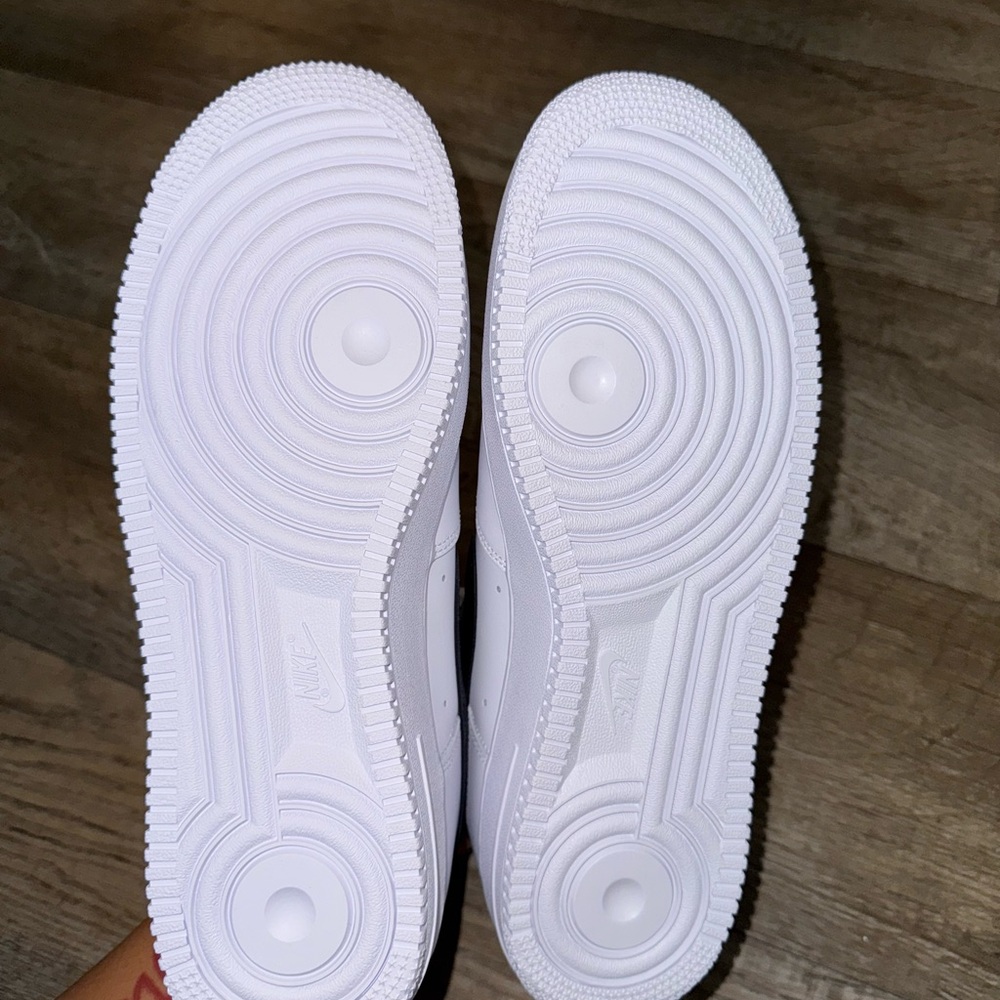 SUPREME AIR FORCE 1 - Picture 2 of 3